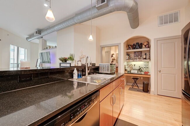 Building Photo - 1901 Post Oak Blvd