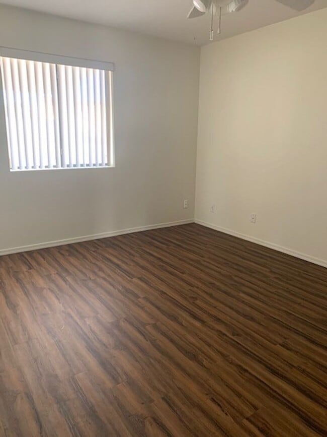 Building Photo - Unfurnished Full Time