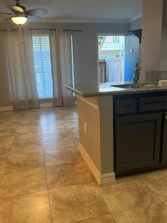 Building Photo - 3919 Fairmont Pkwy