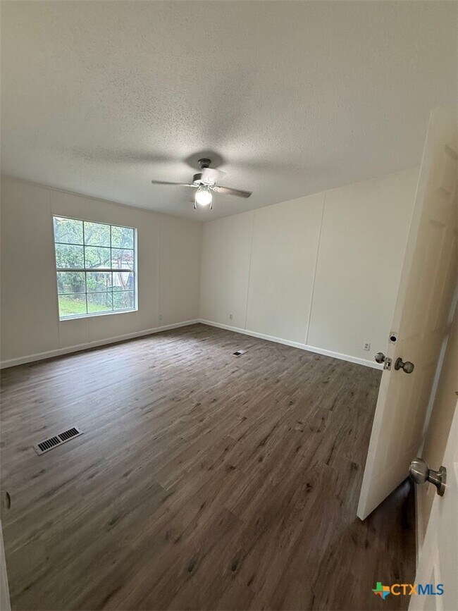 Building Photo - 532 Grandview Bend