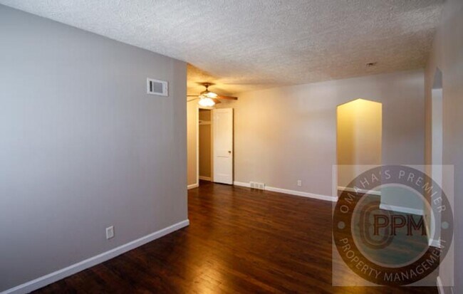 Building Photo - 3 Bedroom / 1 Bath Home! | Omaha, Ne