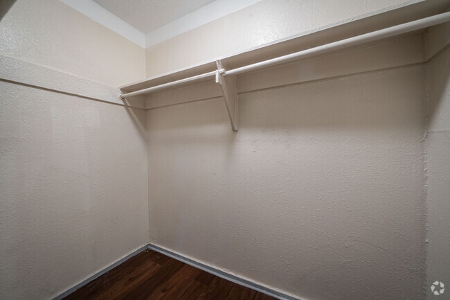 1BR, 1BA - 530SF - Closet - ALL BILLS PAID! El Dorodo Park