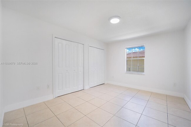 Building Photo - 3653 SW 27th St