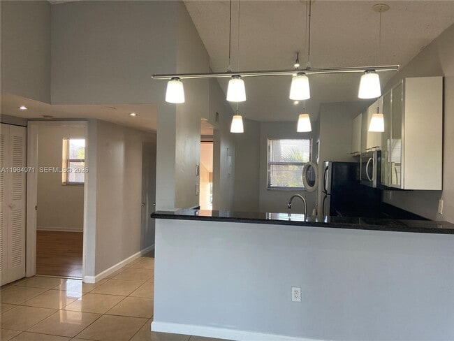 Building Photo - 9849 Nob Hill Ln