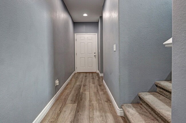 Building Photo - Immaculate 4 Bedroom Home