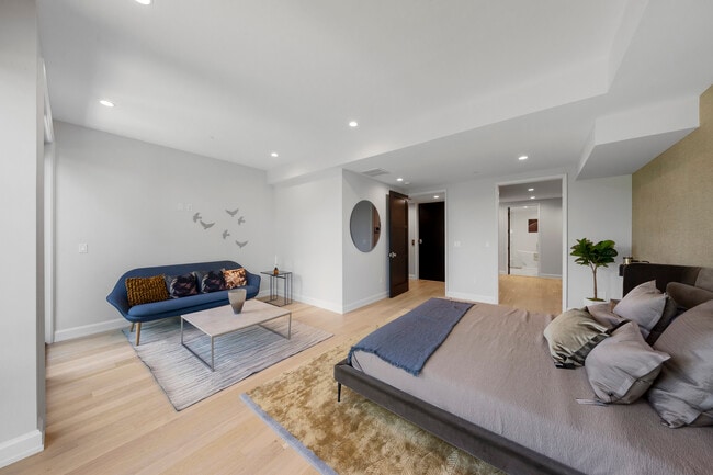 Building Photo - 8822 Churchill Rd