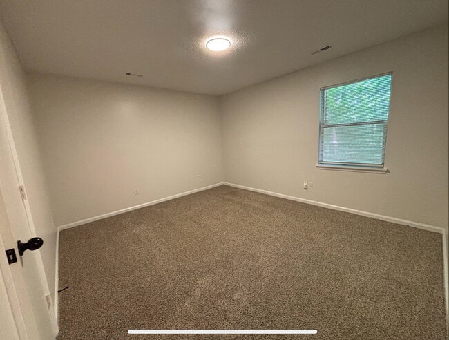 Building Photo - Rach townhomes 2 BR 2 Bath with access to ...