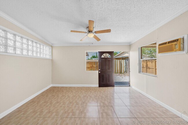 Building Photo - 221 NW 43rd Pl