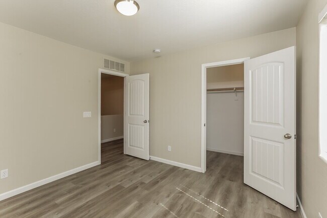 Building Photo - 10225 W Camelback Rd