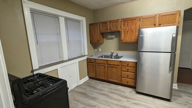 Building Photo - 5042 Mardel Ave