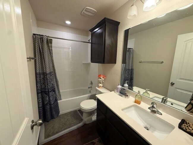 Building Photo - 617 Ibis Falls Loop