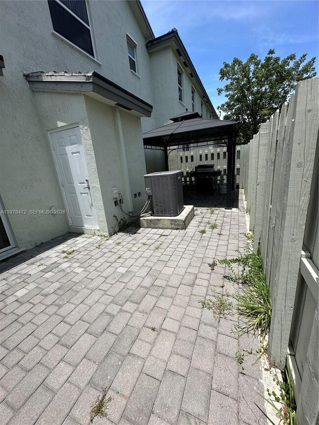 Building Photo - 133 SE 28th Ter