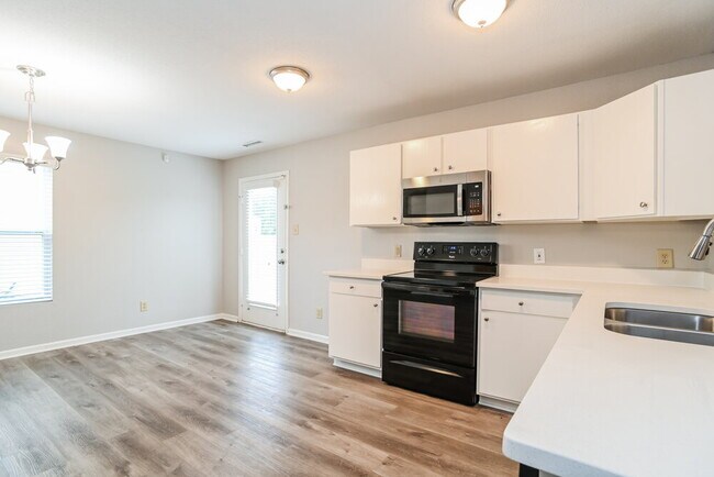 Building Photo - 13921 Lawrence Farm Ln