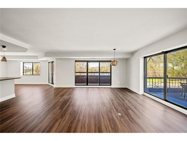 Building Photo - 2885 Knox Ave S