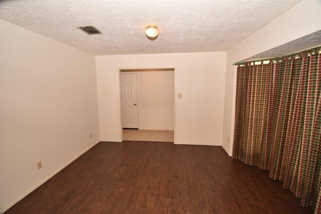 Building Photo - 431 Applewhite Dr