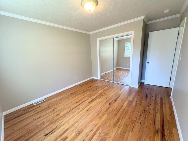 Building Photo - Gardener's Delight 4 Bed, 2.5 Bath House w...