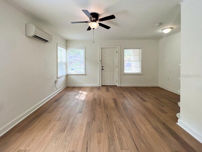 Building Photo - 1122 NW 4th Ave