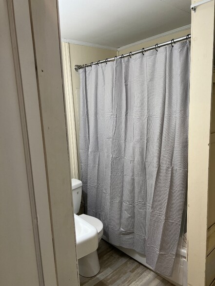 Building Photo - 323 Village St