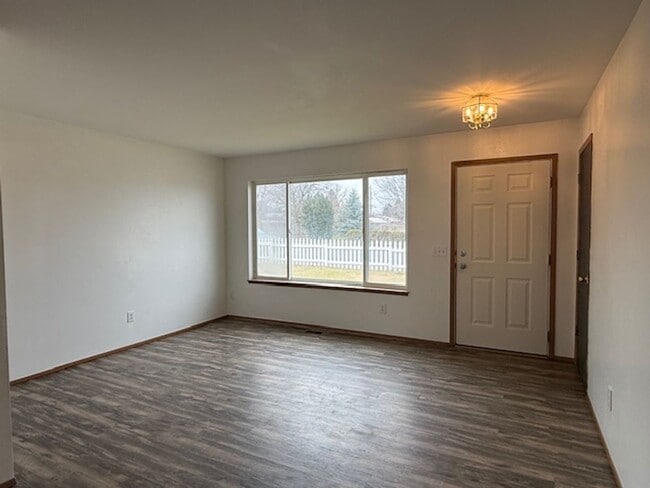 Building Photo - Warden 3 bedroom 2 bath w/ carport and fenced yard