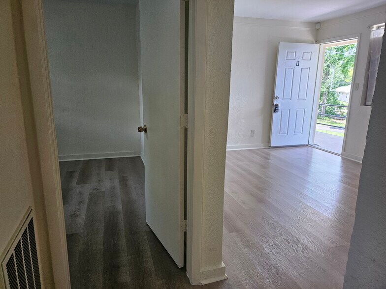 Building Photo - 2119 Mount Herman St