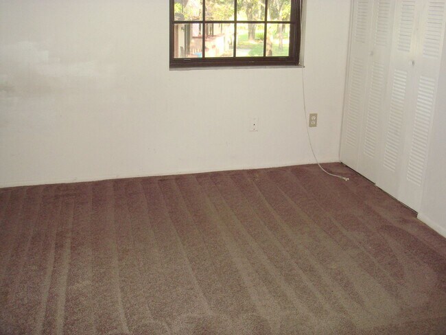 Building Photo - 52 Pine Track