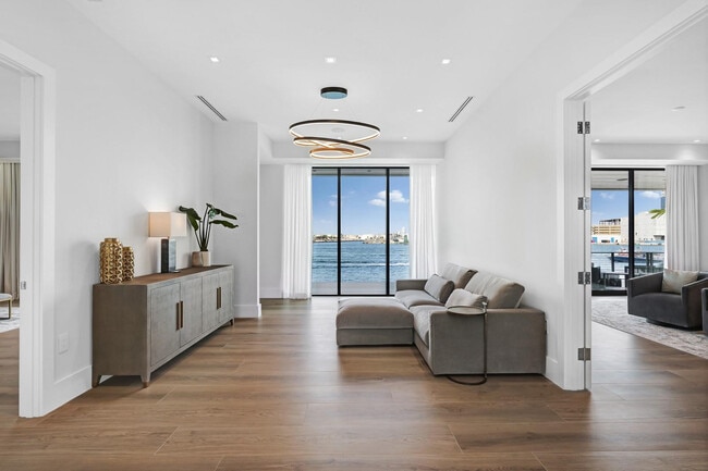 Building Photo - 1957 Harbourview Dr