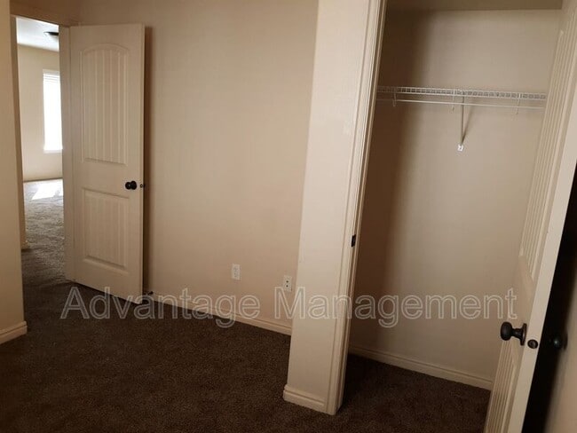 Building Photo - 3569 E Rock Creek Rd