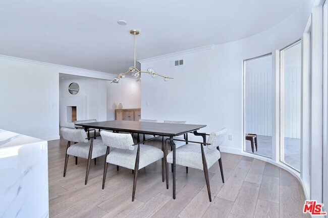 Building Photo - 4678 White Oak Ave