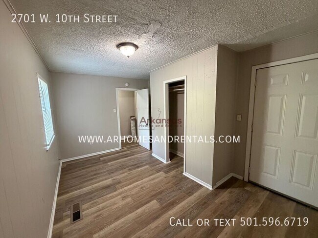 Building Photo - 2701 W 10th St