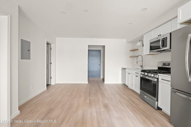 Building Photo - 432 Warren St