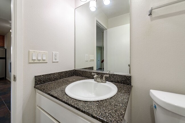 Building Photo - Amazing, Quiet University City Condo For Rent
