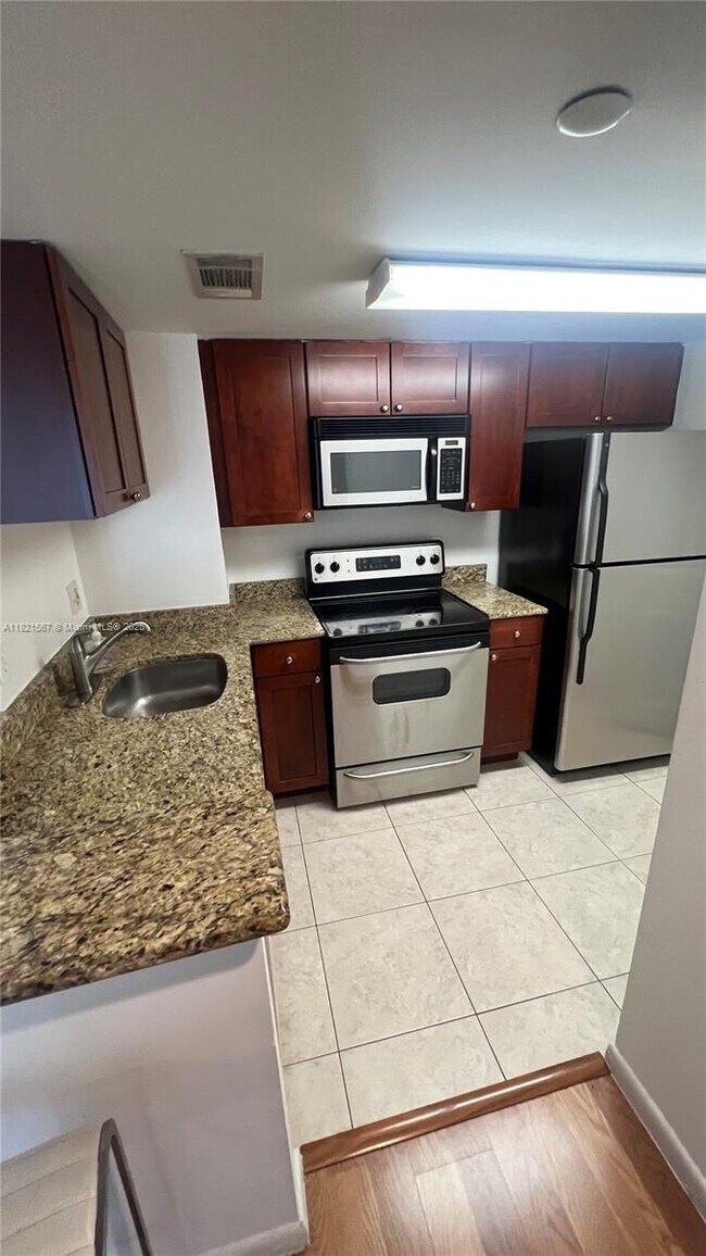 Building Photo - 770 Claughton Island Dr
