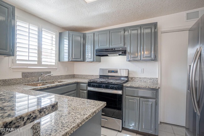 Building Photo - 604 Haverhill Rd