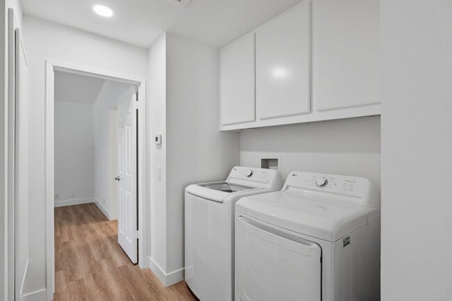 Building Photo - Beautifully Updated Townhome in Dana Point