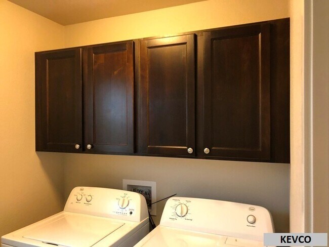 Building Photo - Gorgeous House in Dry Creek Neighborhood!