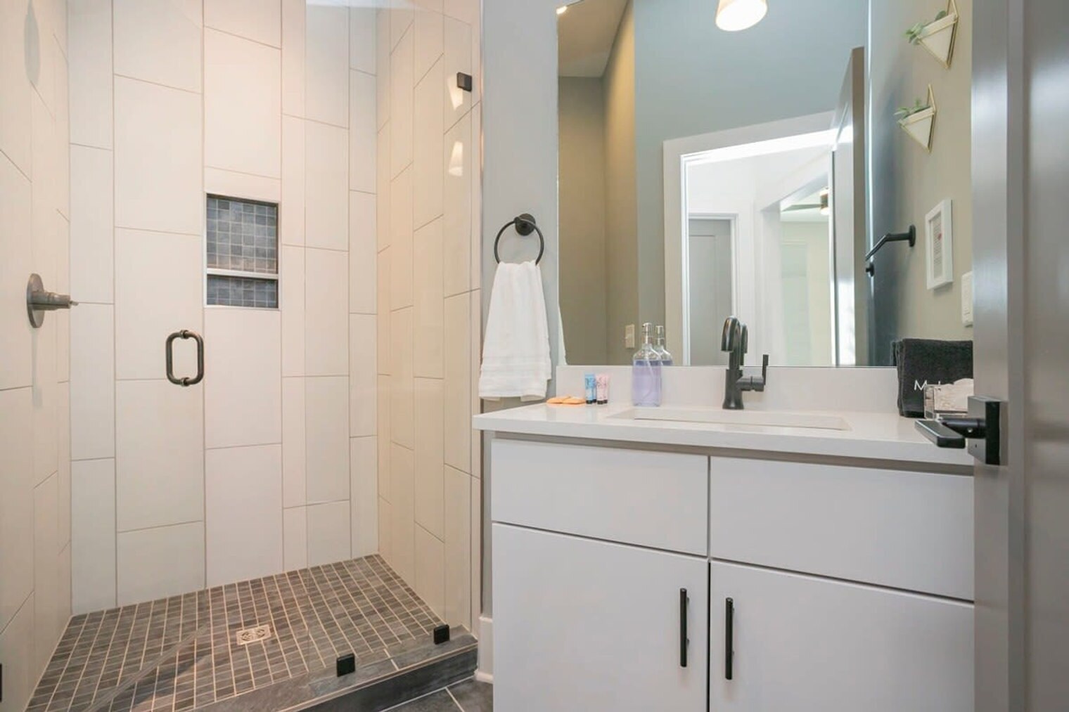 Building Photo - 1700 19th Ave S