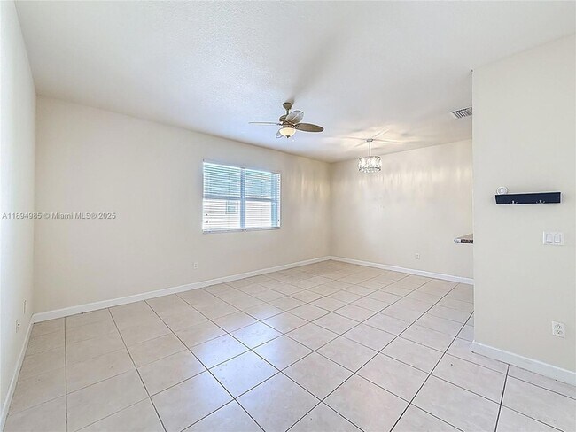 Building Photo - 2935 SE 1st Dr