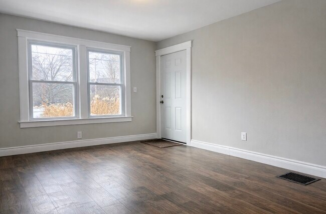 Building Photo - 117 Badger Ave