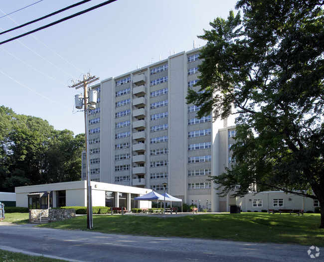 Building Photo - Arlington Manor