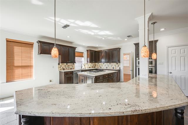 Building Photo - 917 Crestview Dr