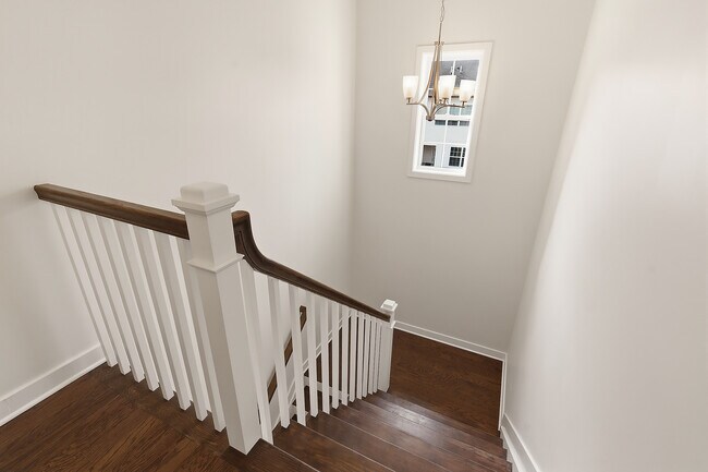 Building Photo - 26 River St