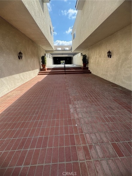 Building Photo - 10201 Mason Ave