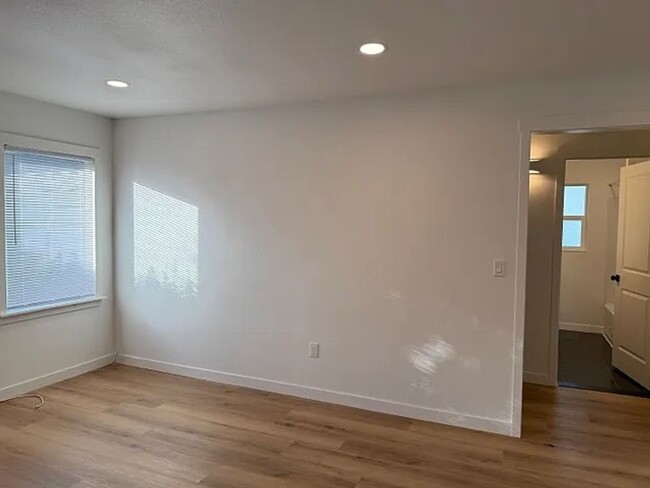 Building Photo - Newly Remodeled 2 bed 1 bath Home in Marys...