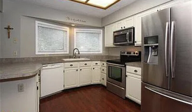 Kitchen (shared) - 6000 Duxhall Ct