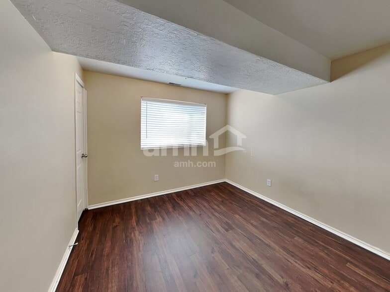 Building Photo - 771 S 900 E