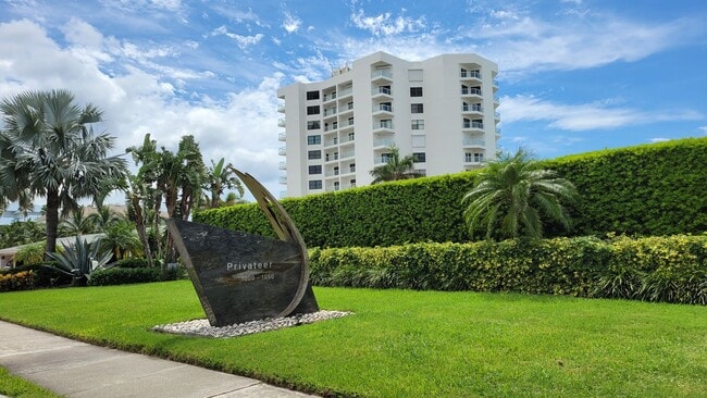 Building Photo - 1000 Longboat Club Rd