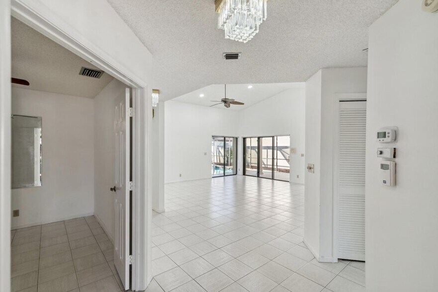 Building Photo - 7842 Villa Nova Dr