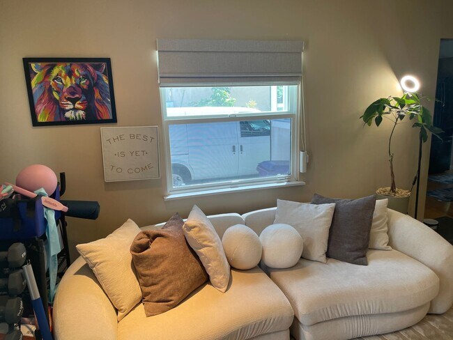 Building Photo - Super comfortable 2-bedroom, 2-bath home in Long Beach