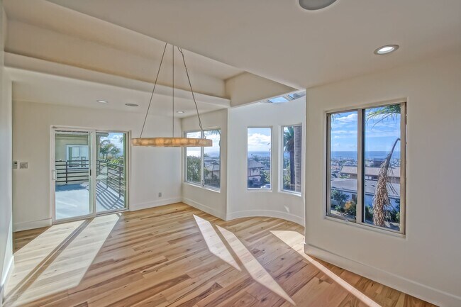 Building Photo - Beautifully Remodeled, 4BR4.5BA Hill Section Home w/ Amazing Panoramic Ocean Views, 3 Decks, Atri...