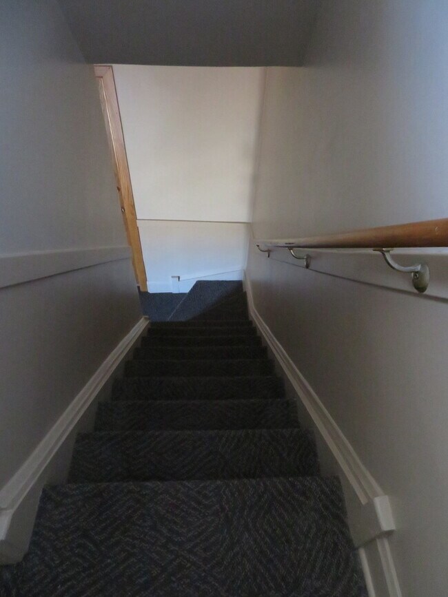 Building Photo - 118 N 12th Ave